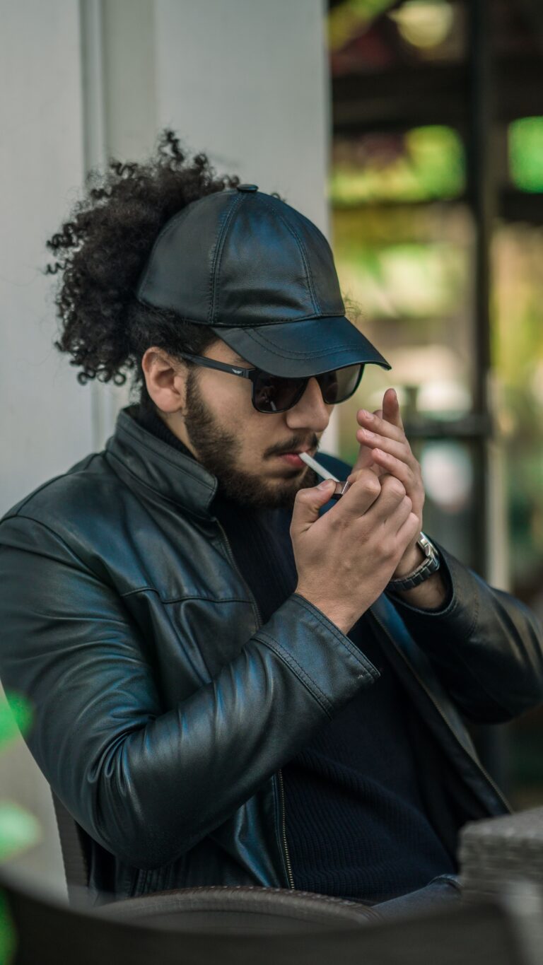 boné de couro preto